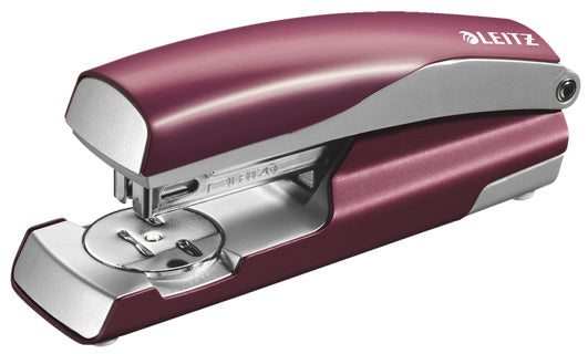 LEITZ Büroheftgerät New NeXXt Style 5562 30 Blatt Metall granatrot
